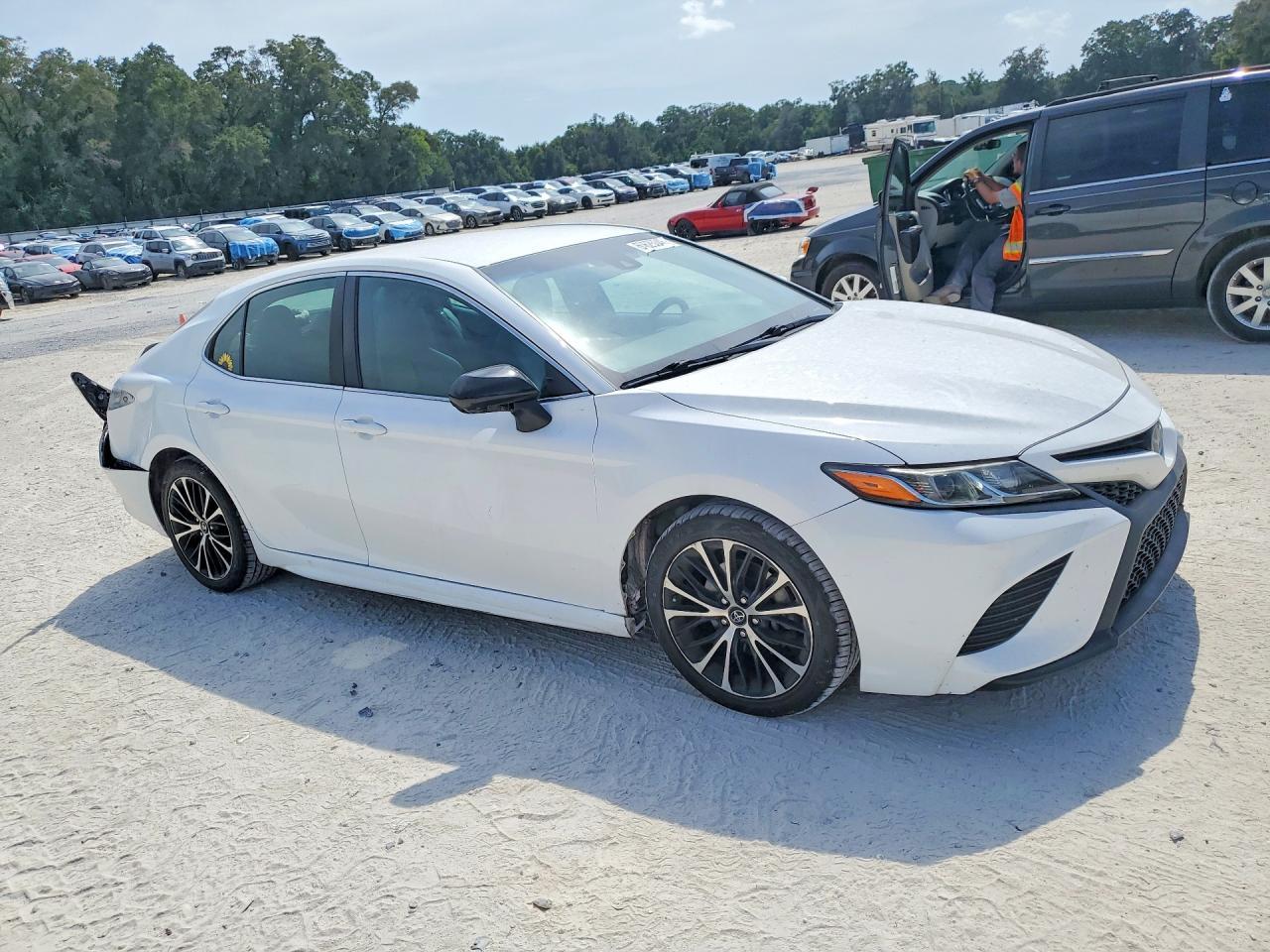 2018 Toyota Camry Se - zdjęcie 4