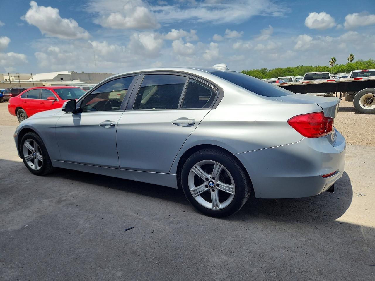 2014 BMW 320 I - zdjęcie 2