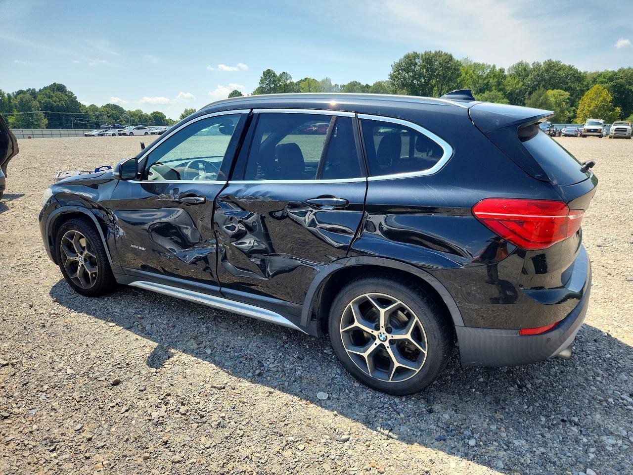 2017 BMW X1 xDrive28I - zdjęcie 2