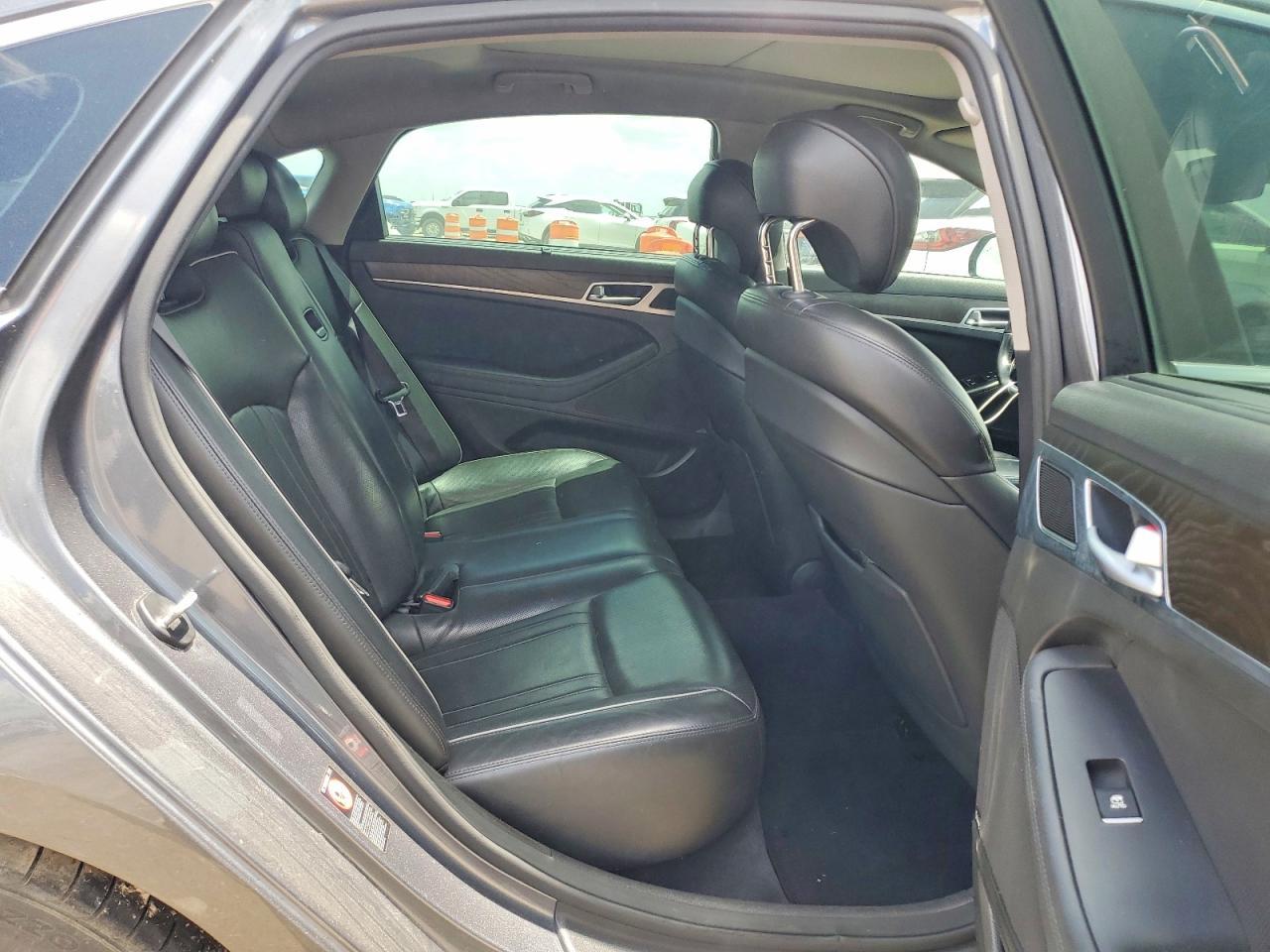 2016 Hyundai Genesis 3.8L - zdjęcie 10