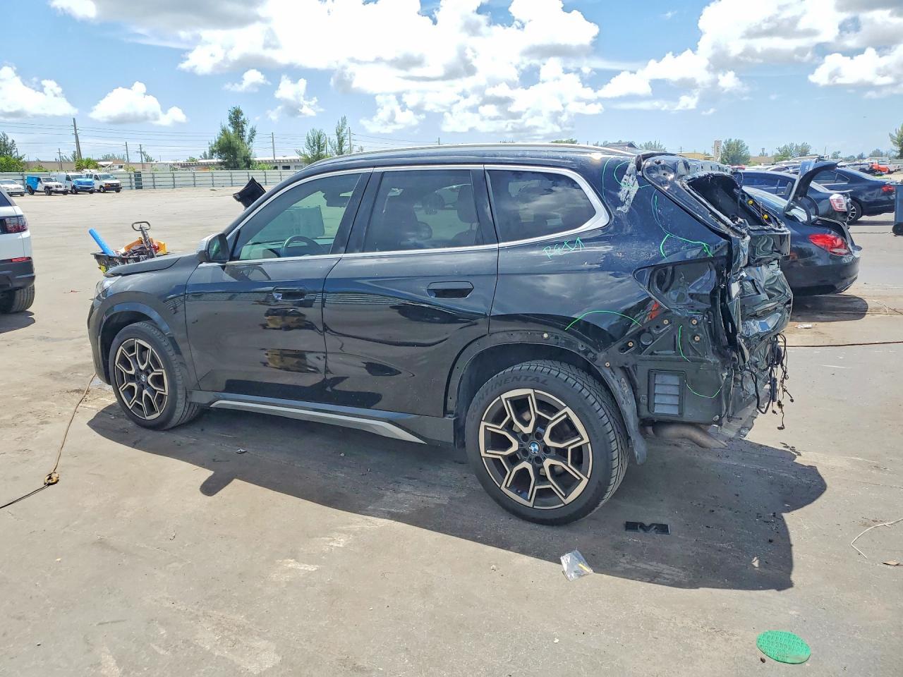2023 BMW X1 xDrive28I - zdjęcie 2