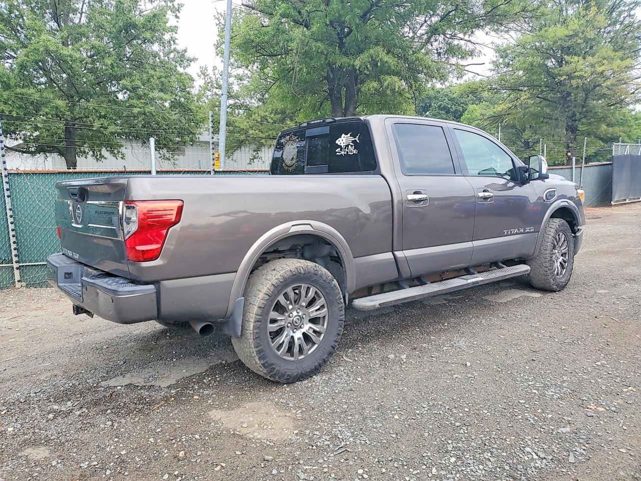 2016 Nissan Titan Xd Platinum Reserve - zdjęcie 3