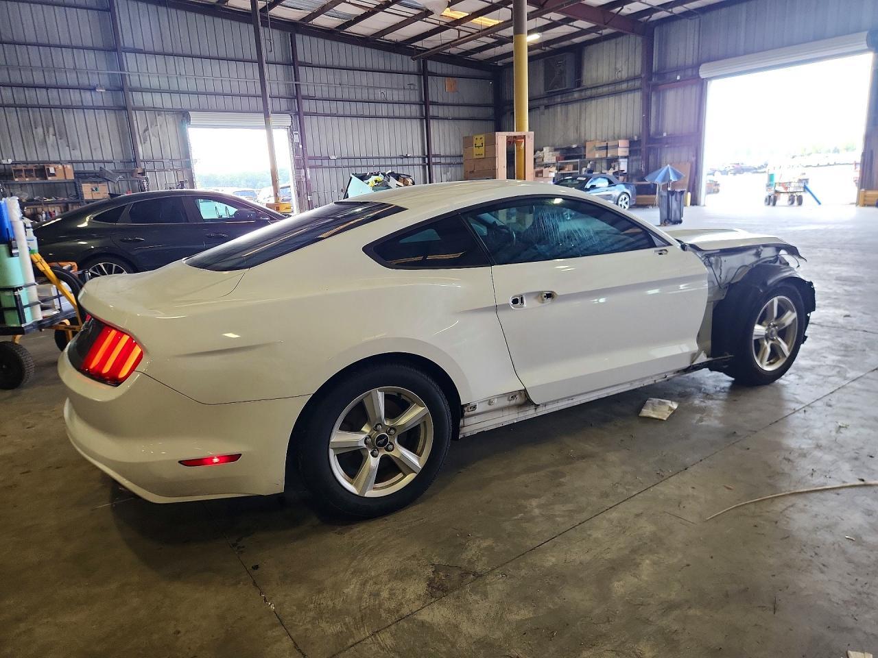 2016 Ford Mustang - zdjęcie 3