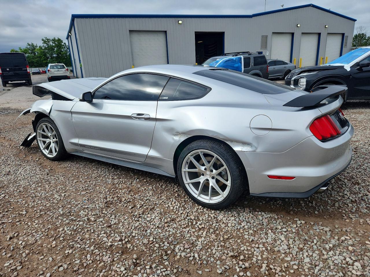 2017 Ford Mustang - zdjęcie 2