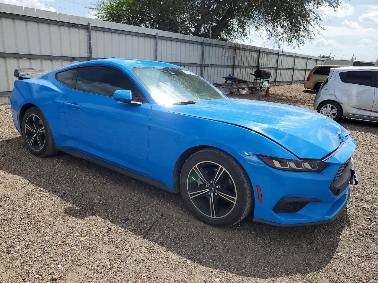 2024 Ford Mustang - zdjęcie 4