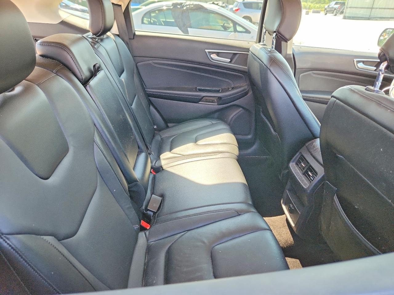 2018 Ford Edge Titanium - zdjęcie 11