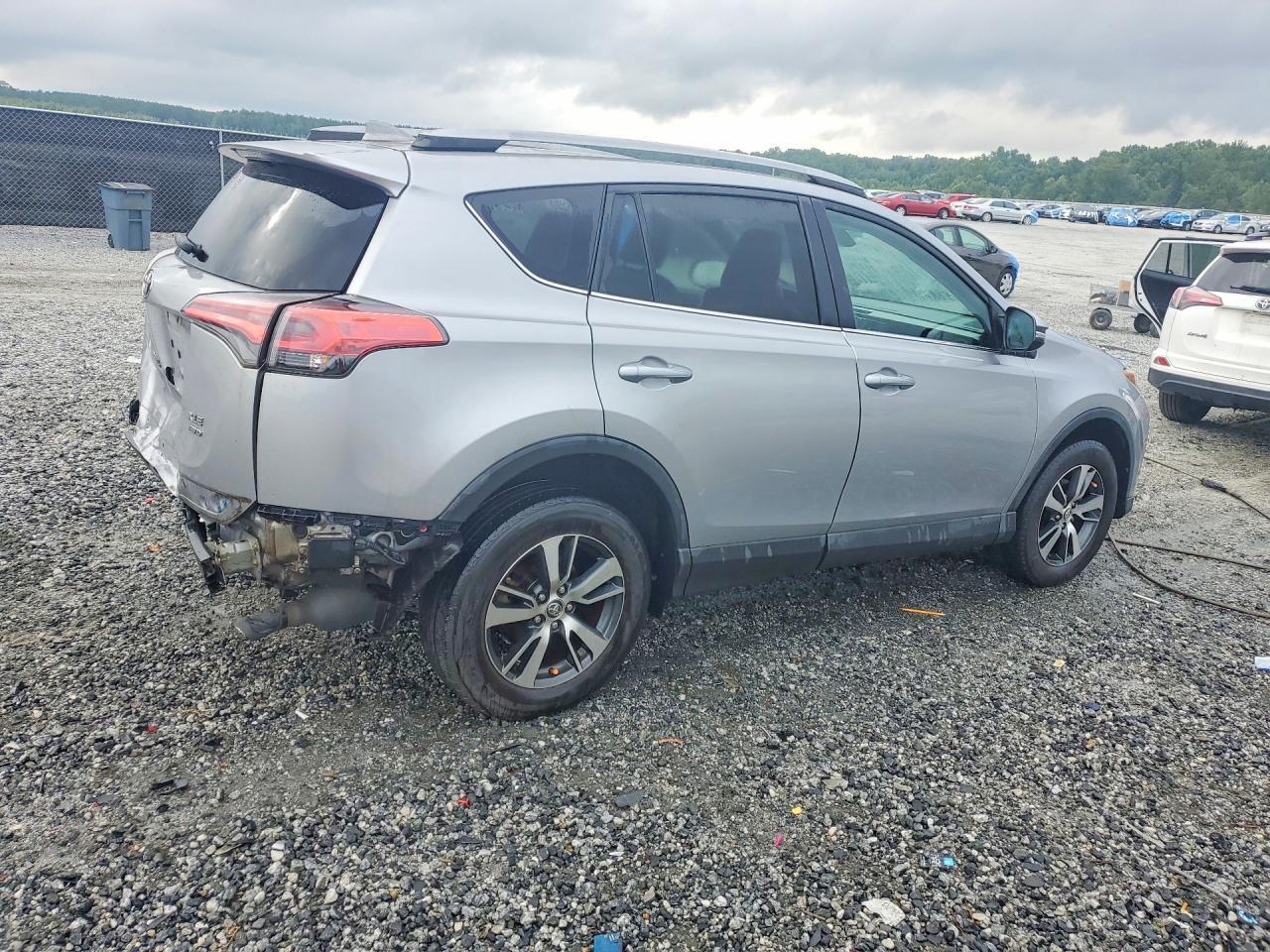2017 Toyota Rav4 Xle - zdjęcie 3