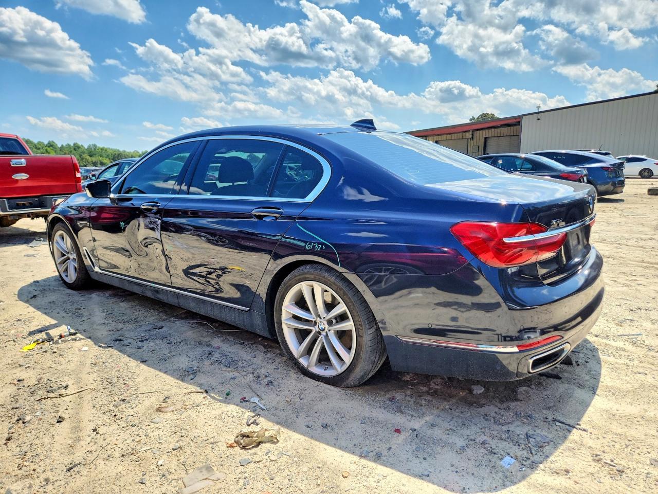 2017 BMW 750 Xi - zdjęcie 2