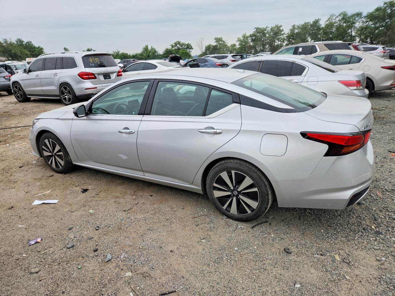 2019 Nissan Altima Sl - zdjęcie 2