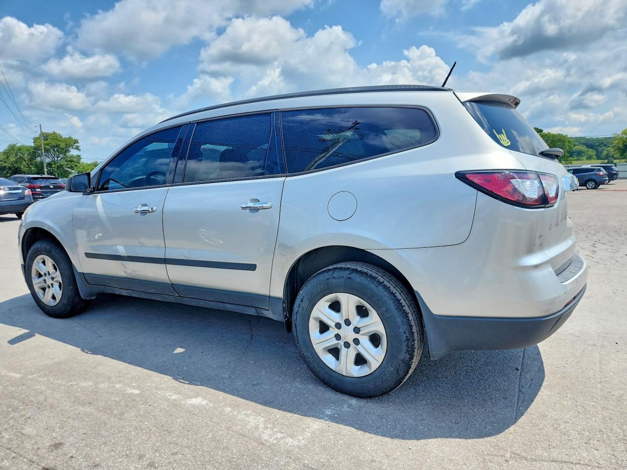 2016 Chevrolet Traverse Ls - zdjęcie 2