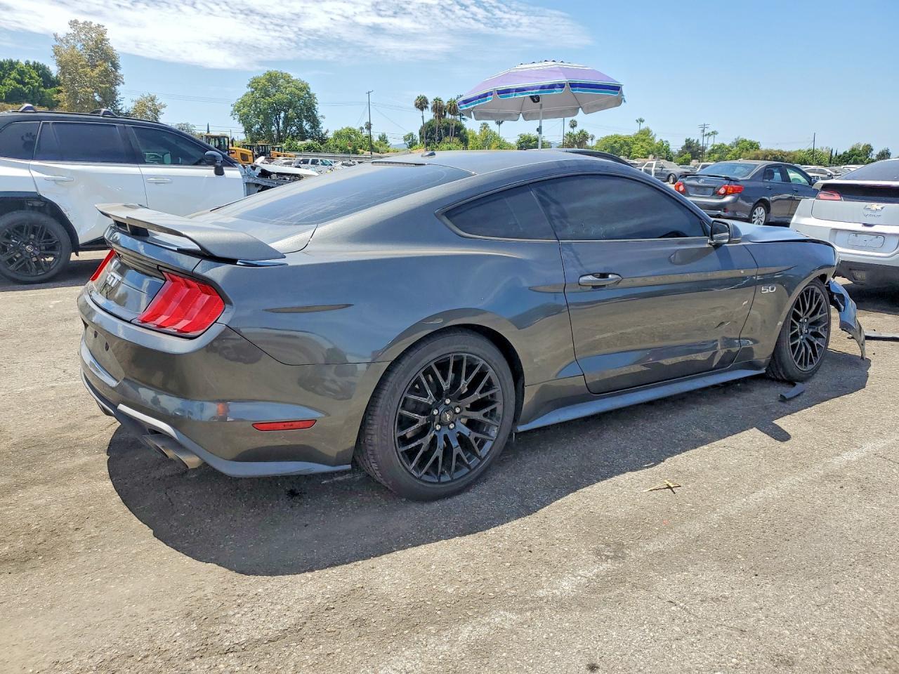 2020 Ford Mustang Gt - zdjęcie 3