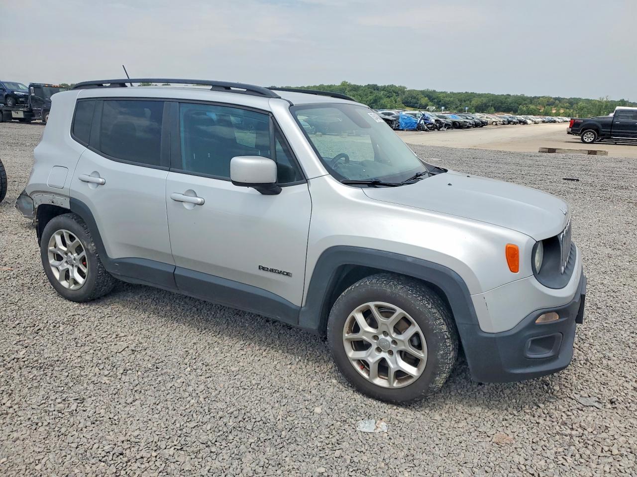 2015 Jeep Renegade - zdjęcie 4