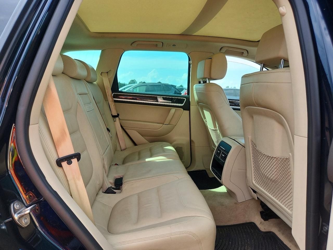 2015 Volkswagen Touareg V6 - zdjęcie 11