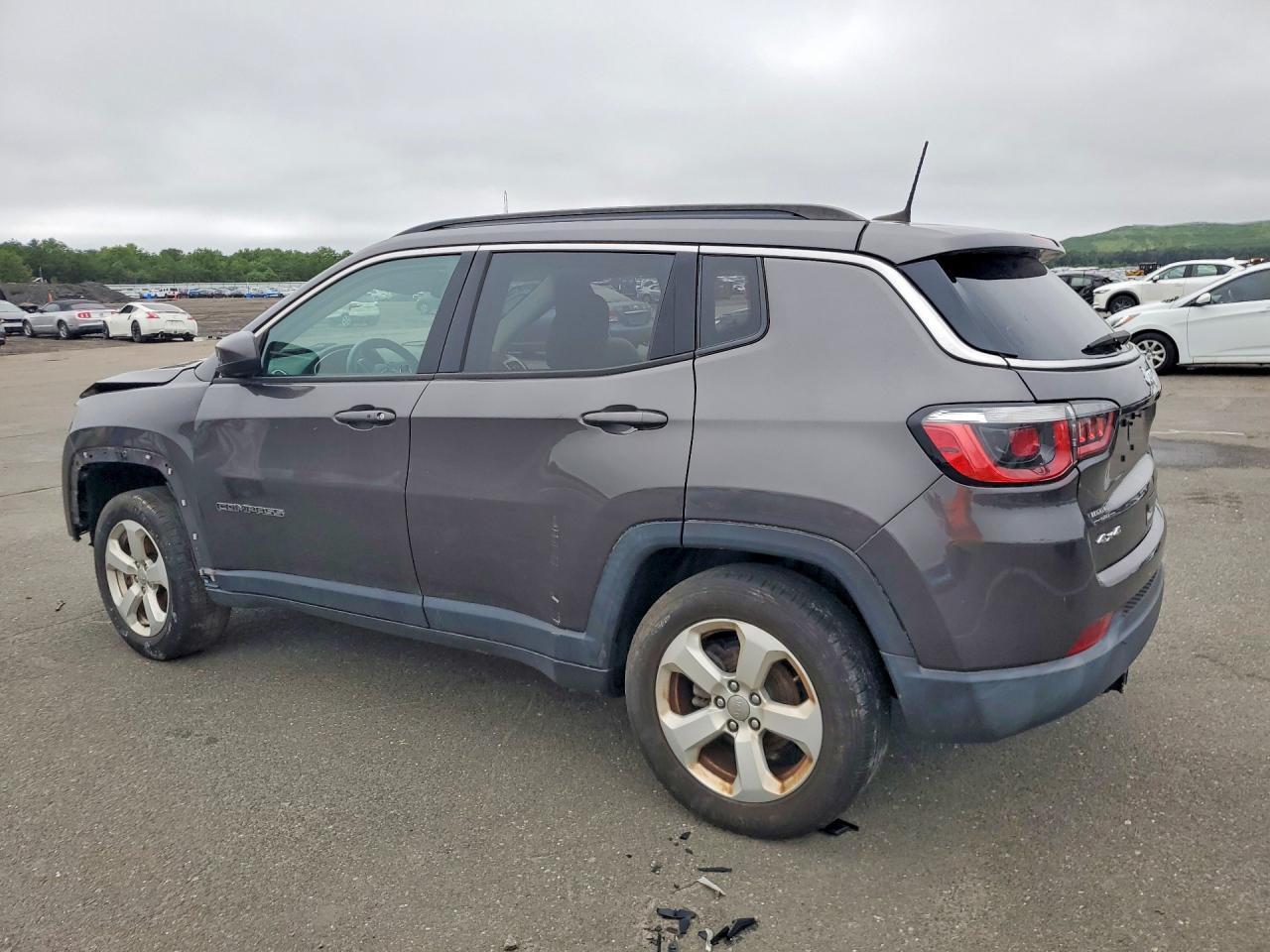 2019 Jeep Compass Latitude - zdjęcie 2