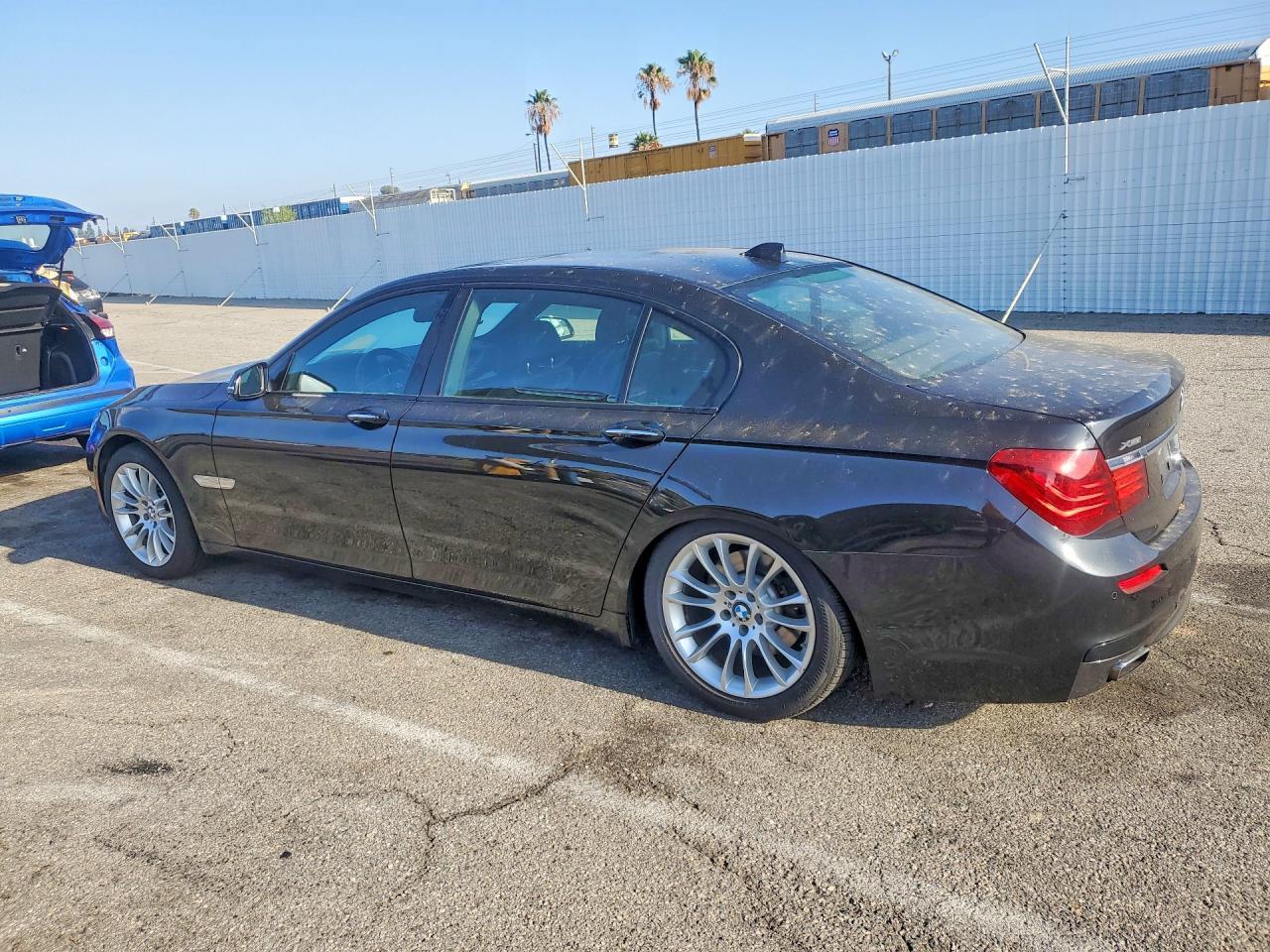 2015 BMW Seria 7 740Li - zdjęcie 2