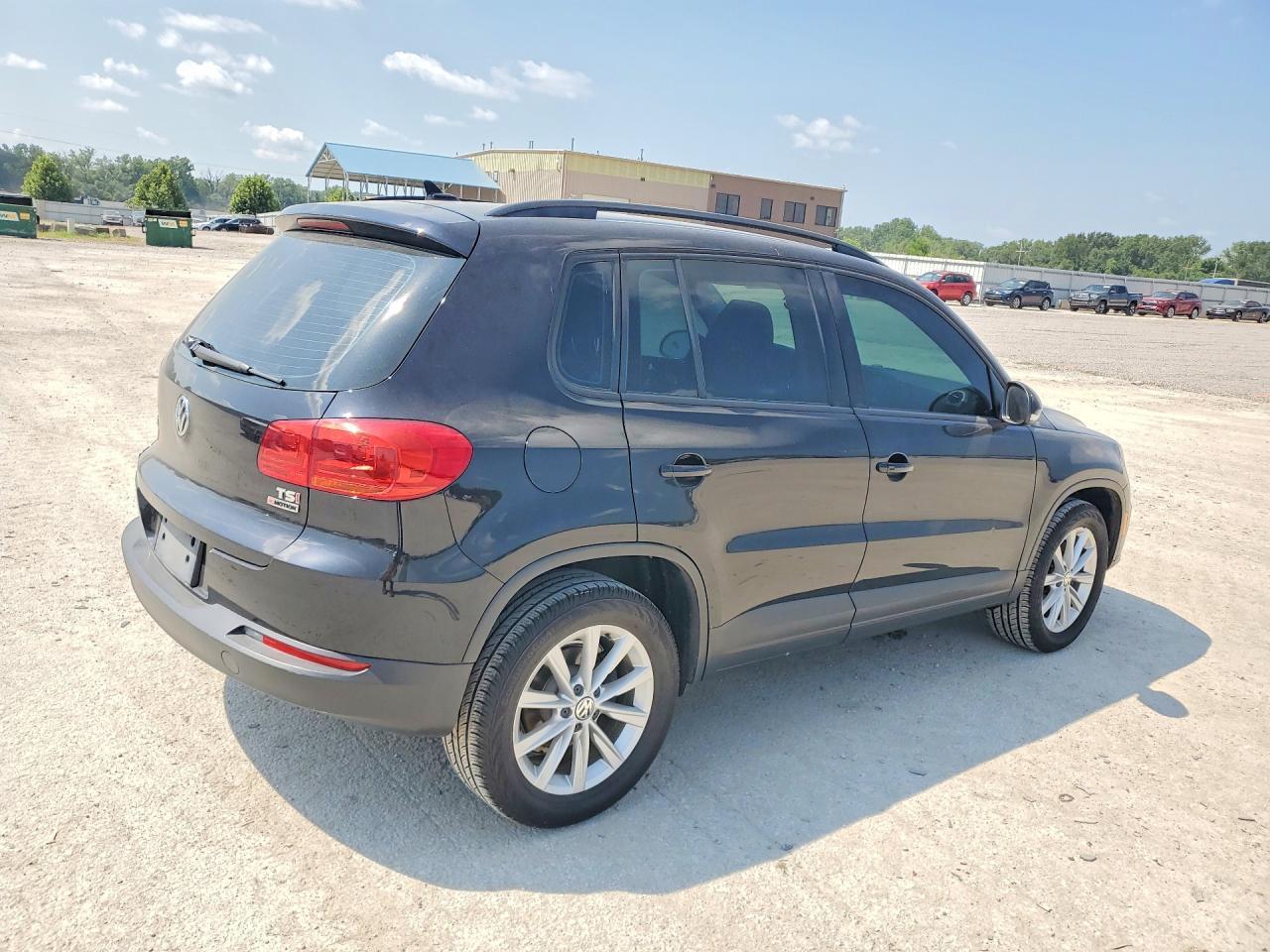 2017 Volkswagen Tiguan S - zdjęcie 3