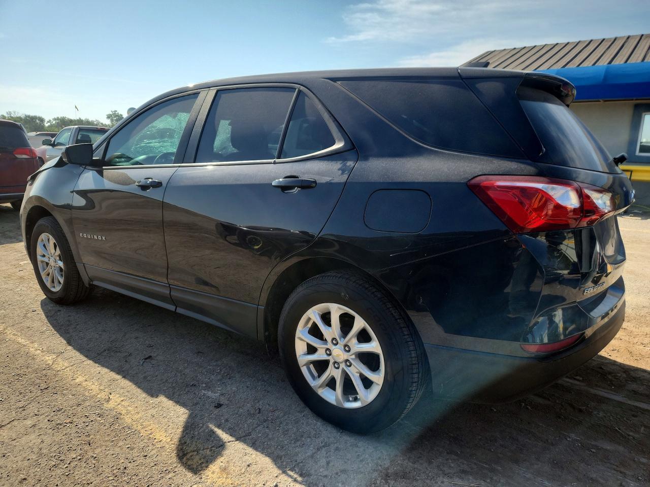 2020 Chevrolet Equinox Ls - zdjęcie 2