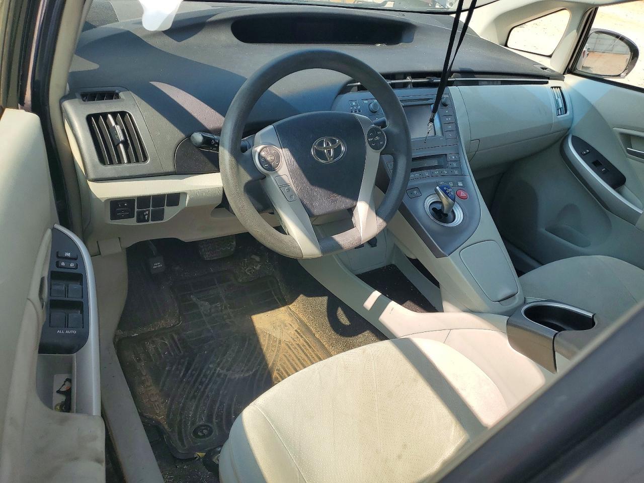 2013 Toyota Prius Two - zdjęcie 8