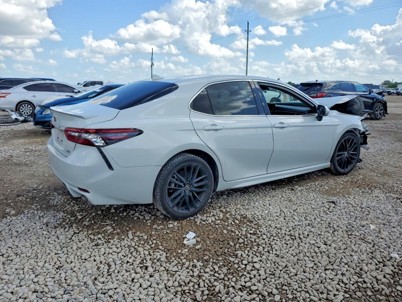2023 Toyota Camry Xse - zdjęcie 3