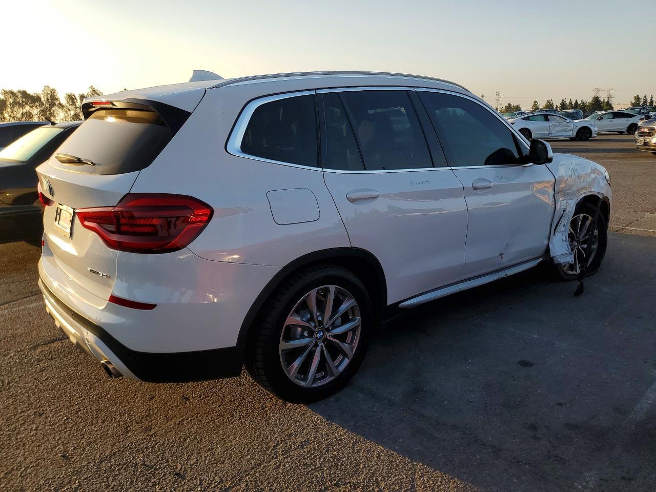 2019 BMW X3 Sdrive30I - zdjęcie 3