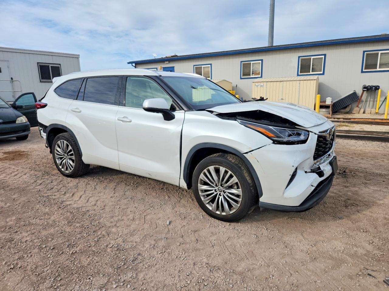 2022 Toyota Highlander Platinum - zdjęcie 4
