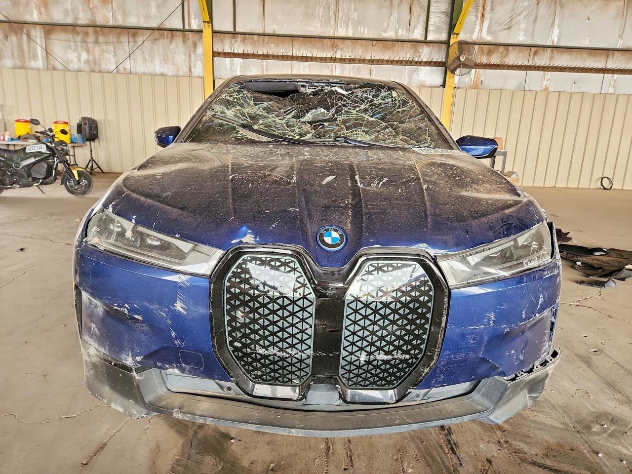 2022 BMW Ix xDrive50 - zdjęcie 5