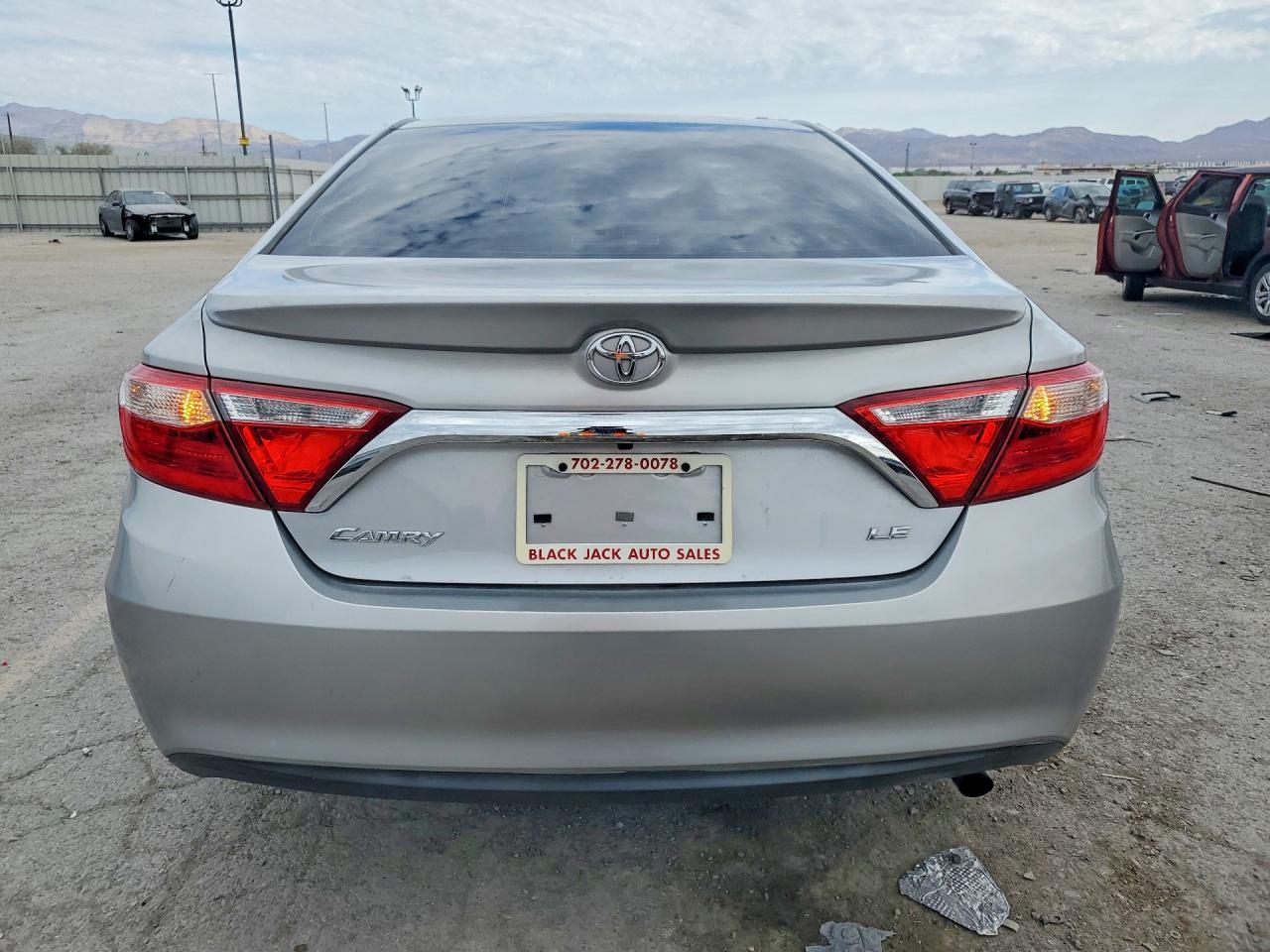 2017 Toyota Camry Le - zdjęcie 6