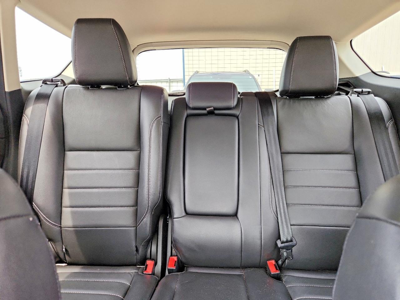 2016 Ford Escape Titanium - zdjęcie 10