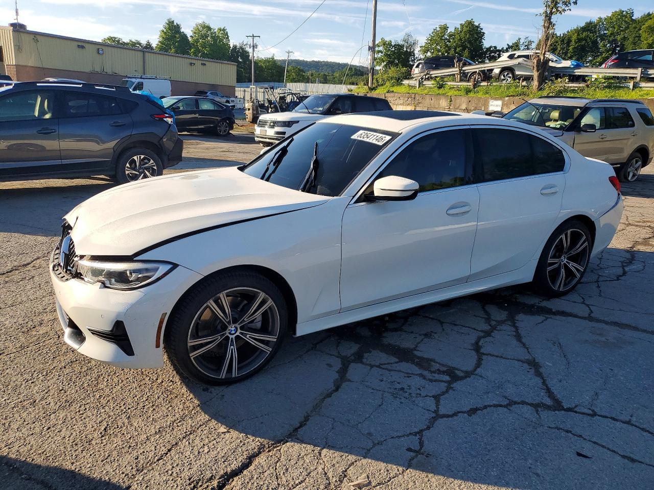 2020 BMW 330I - zdjęcie główne