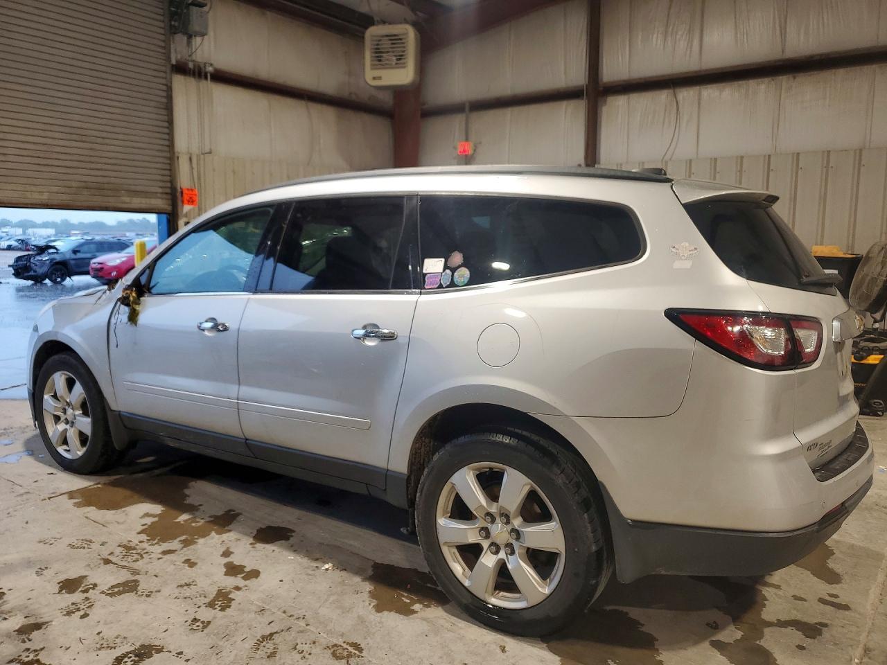 2016 Chevrolet Traverse Lt - zdjęcie 2