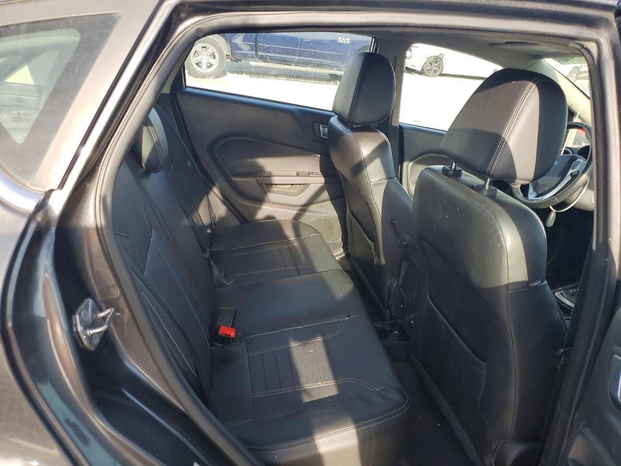 2015 Ford Fiesta Titanium - zdjęcie 10