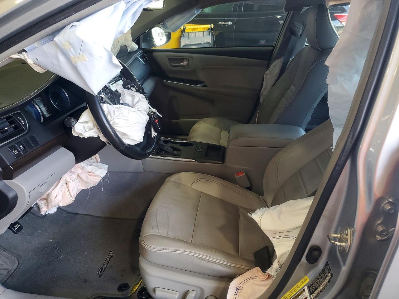 2016 Toyota Camry Xle - zdjęcie 7