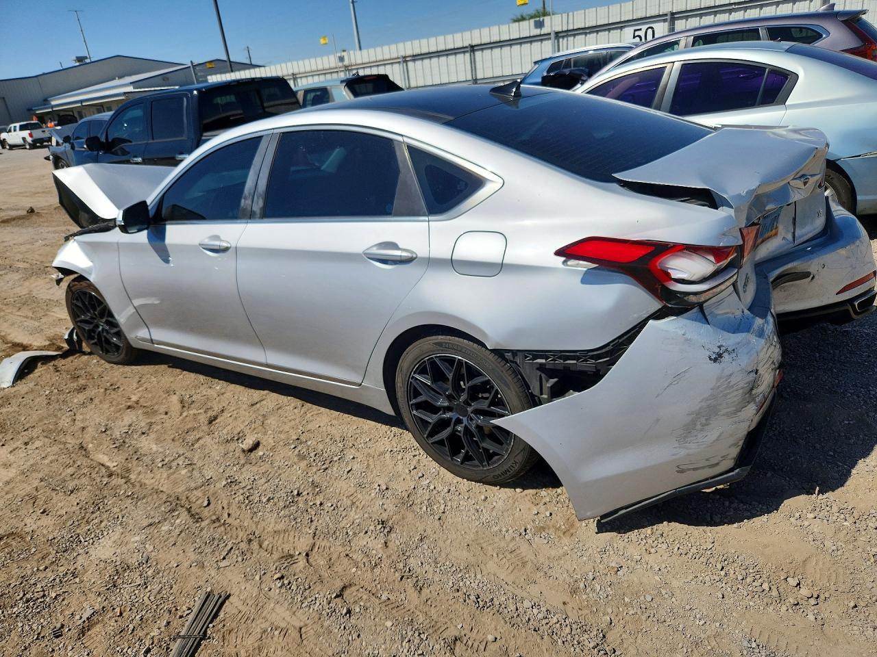 2015 Hyundai Genesis 3.8L - zdjęcie 2