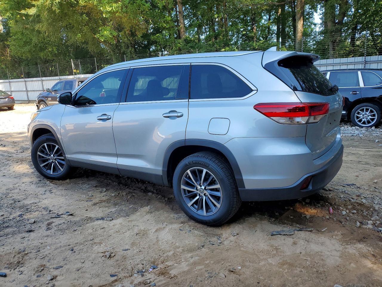 2019 Toyota Highlander Xle - zdjęcie 2