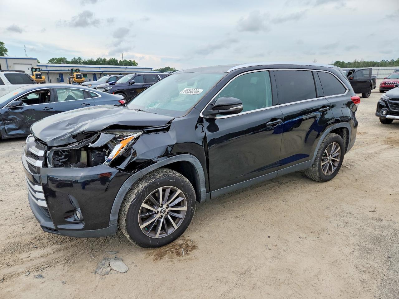2019 Toyota Highlander Xle - zdjęcie główne