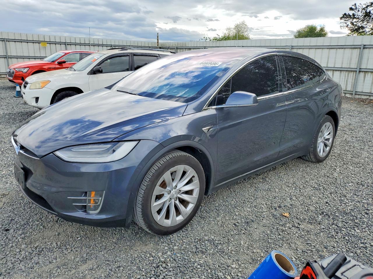 2019 Tesla Model X - zdjęcie główne
