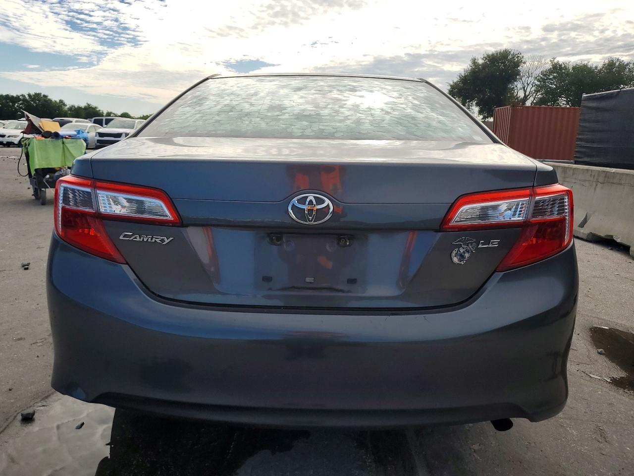 2014 Toyota Camry Le - zdjęcie 6