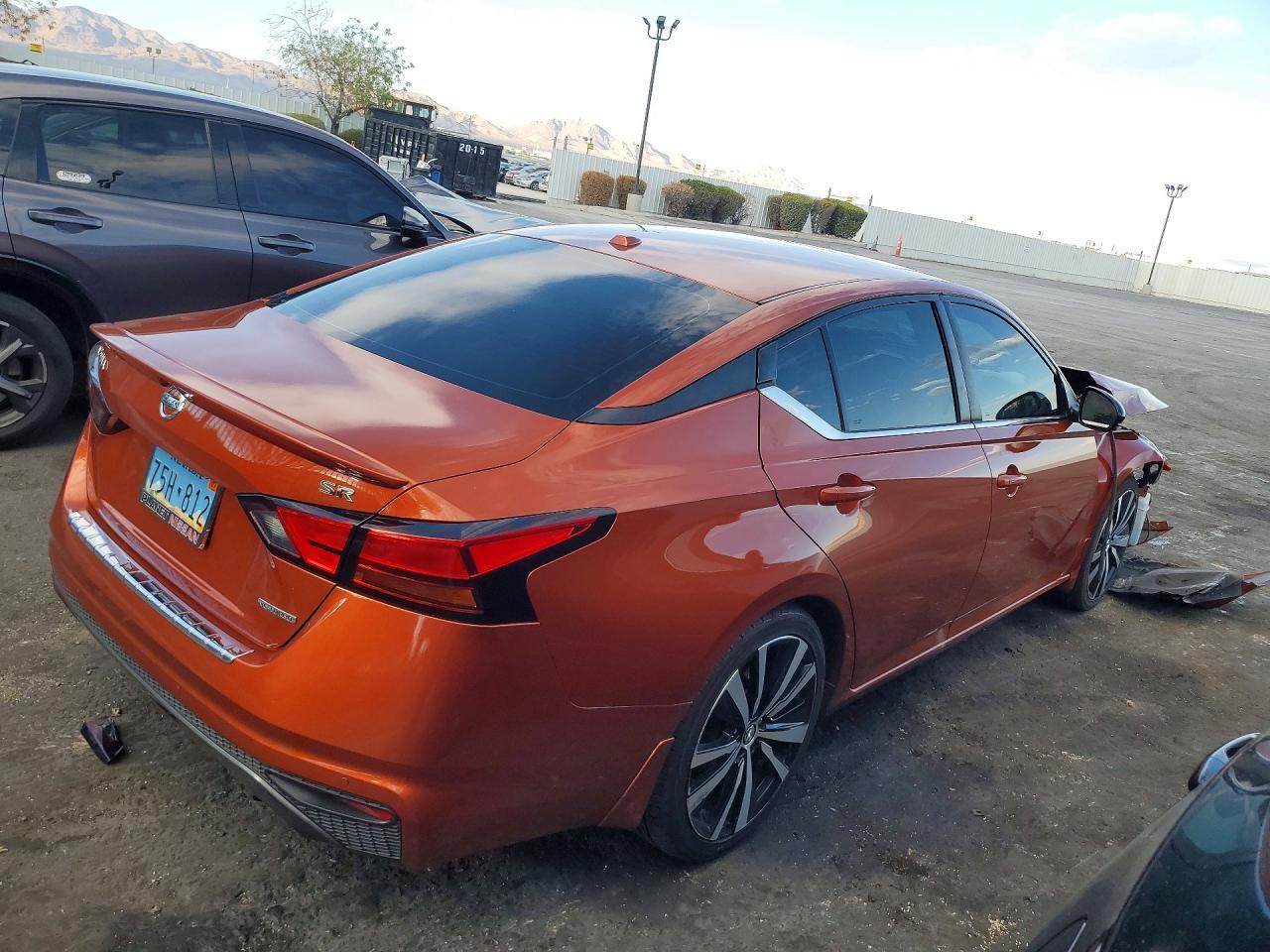 2022 Nissan Altima Sr - zdjęcie 3