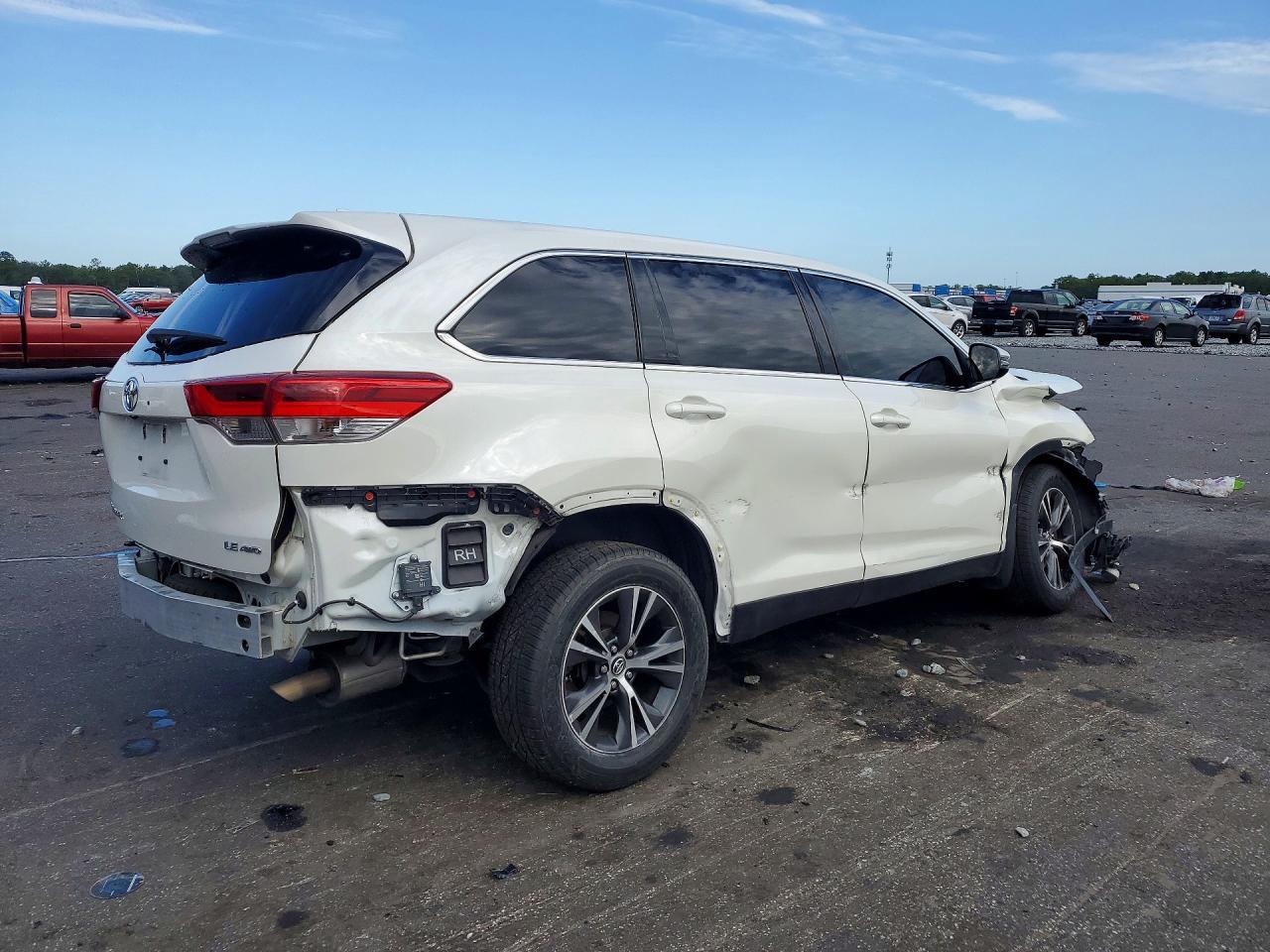 2019 Toyota Highlander Le Plus - zdjęcie 3