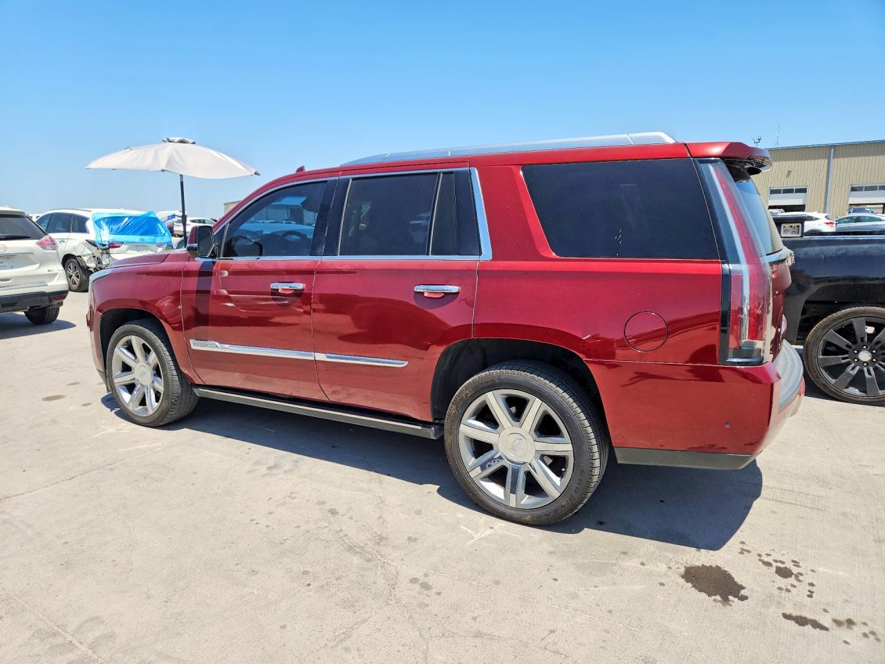 2017 Cadillac Escalade Premium Luxury - zdjęcie 2