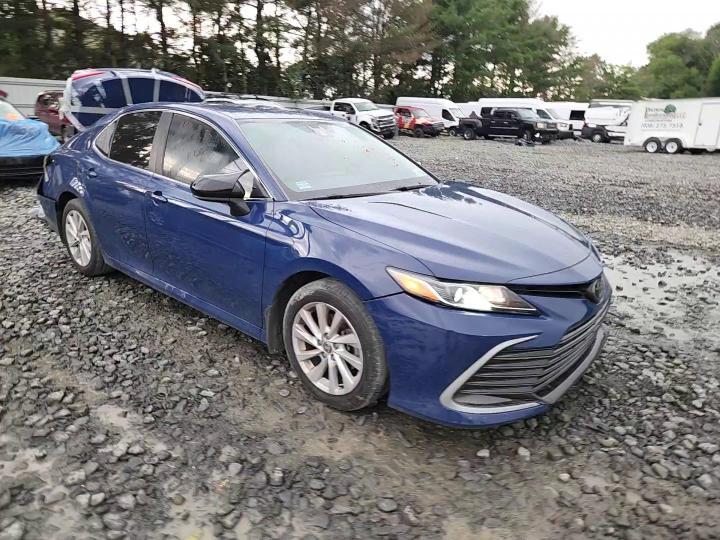 2024 Toyota Camry Le - zdjęcie 13