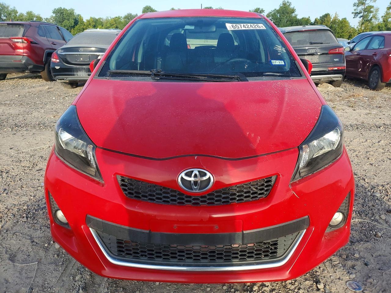 2013 Toyota Yaris 5-Door Se - zdjęcie 5