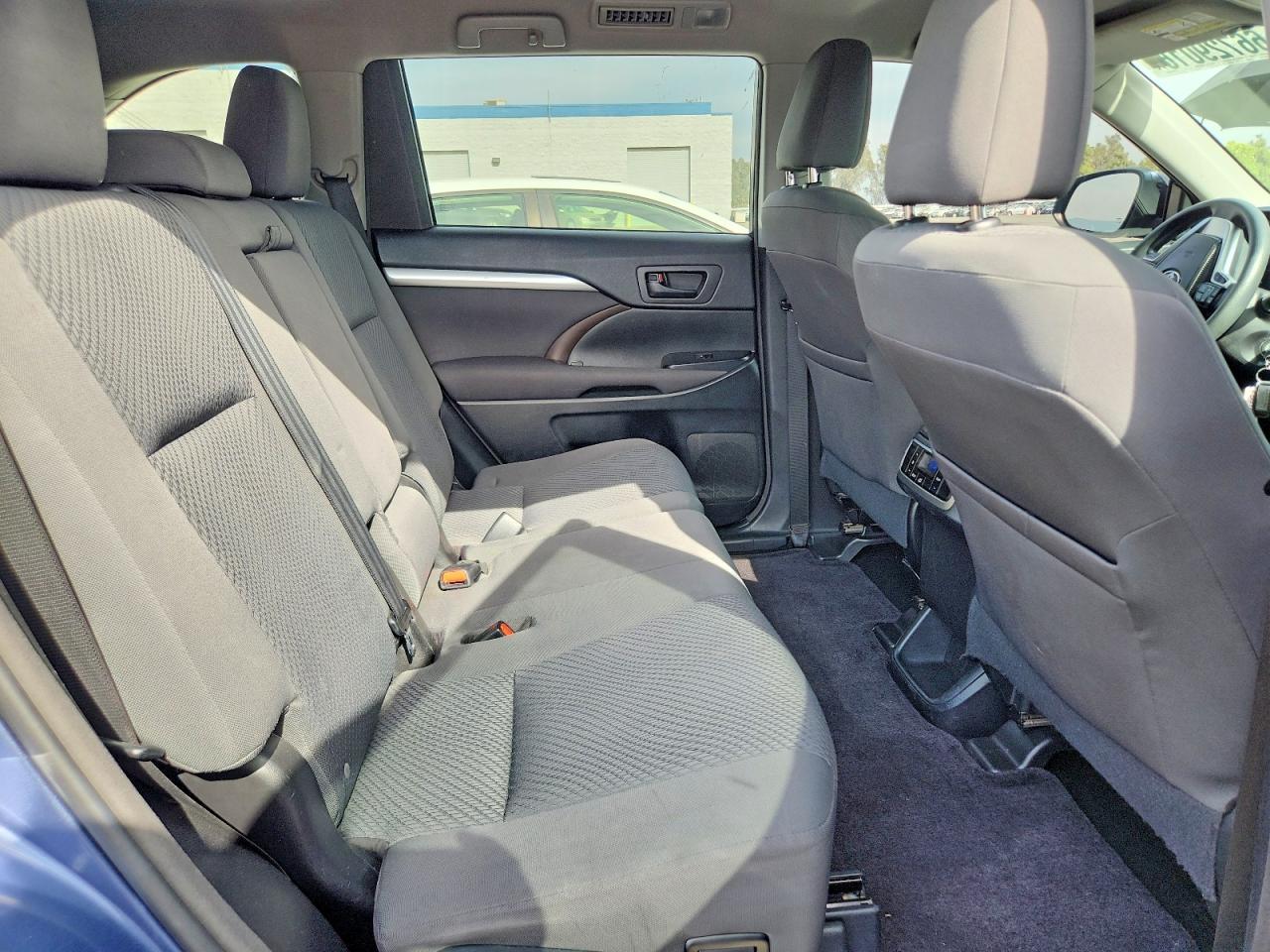 2015 Toyota Highlander Le - zdjęcie 11