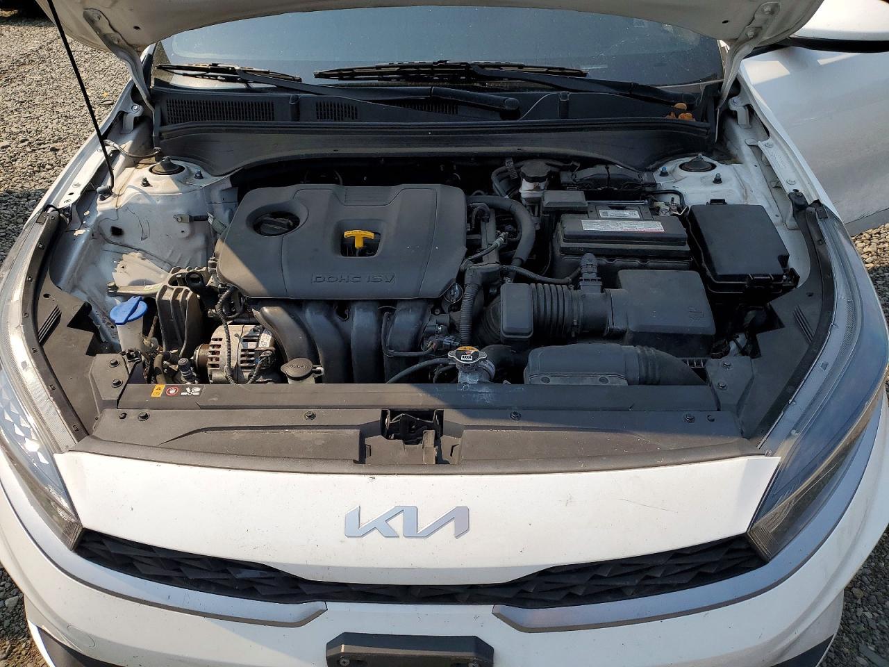 2022 Kia Forte Lxs - zdjęcie 11