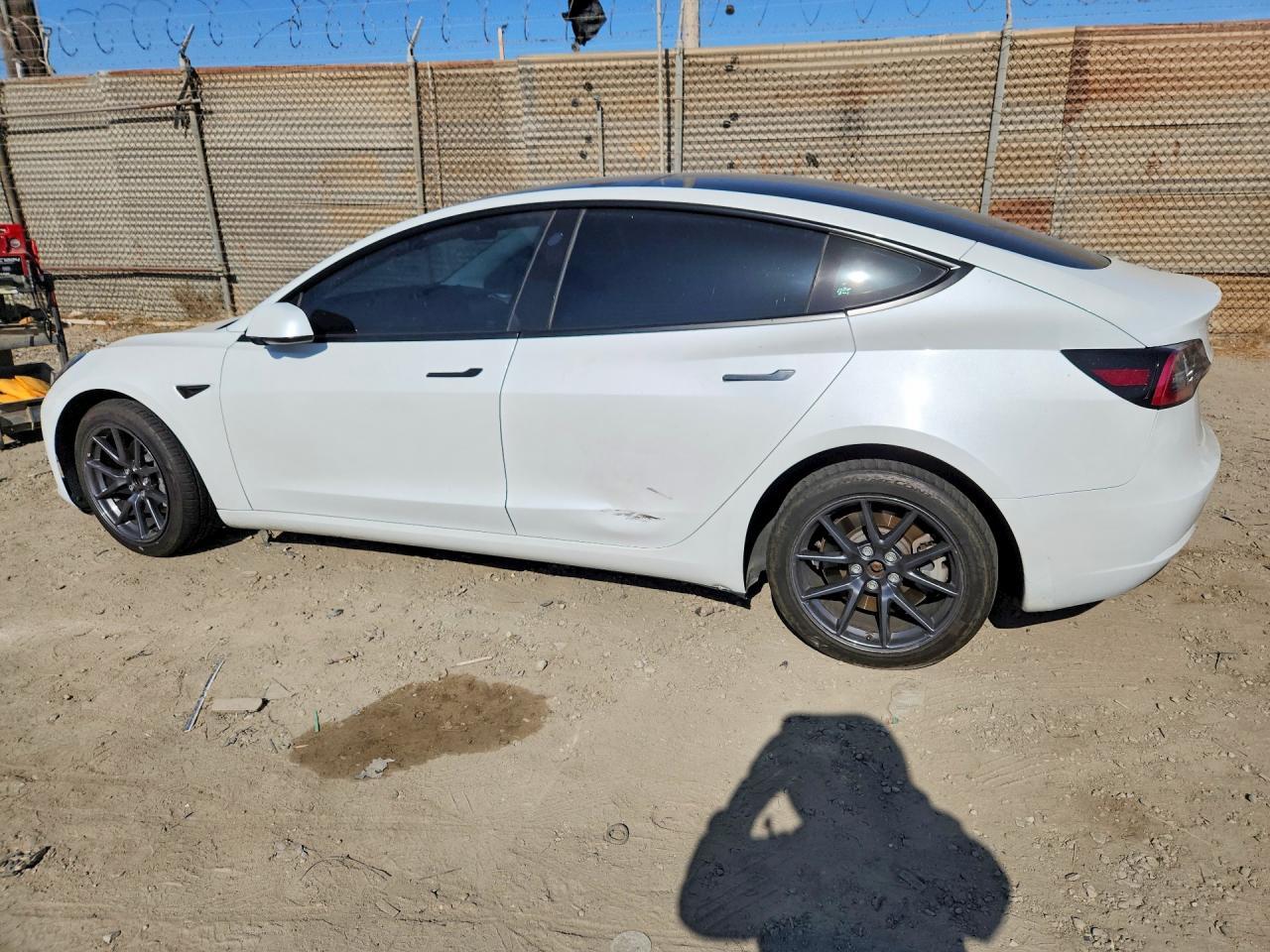 2023 Tesla Model 3 - zdjęcie 2