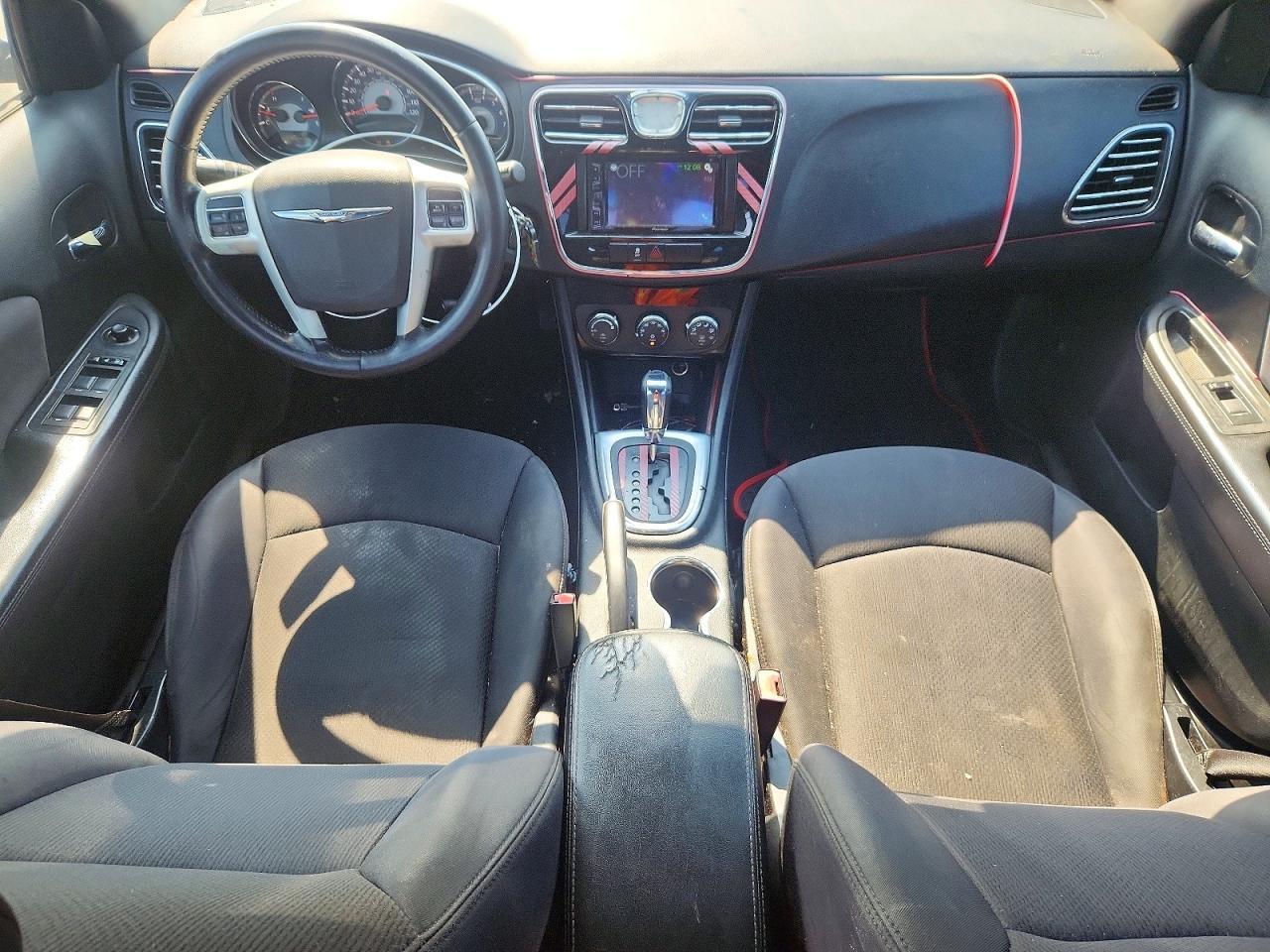 2013 Chrysler 200 Touring - zdjęcie 8