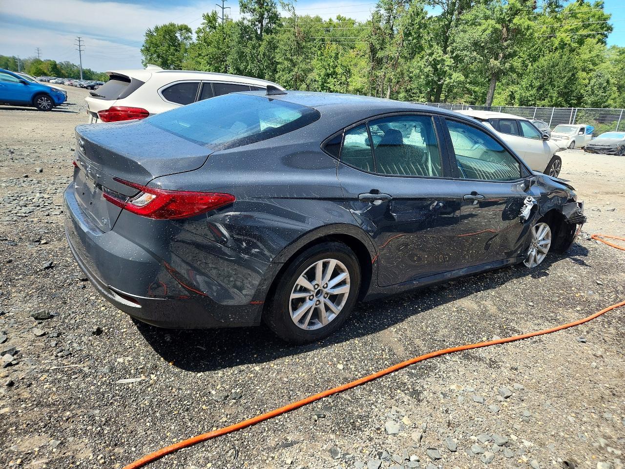 2026 Toyota Camry Le - zdjęcie 3