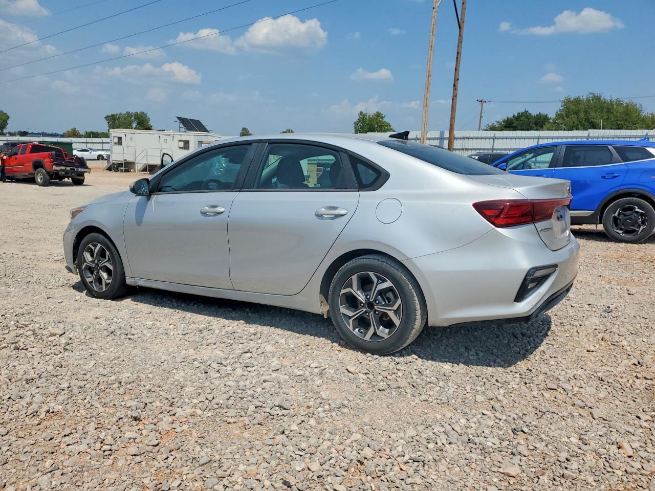 2020 Kia Forte Lxs - zdjęcie 2