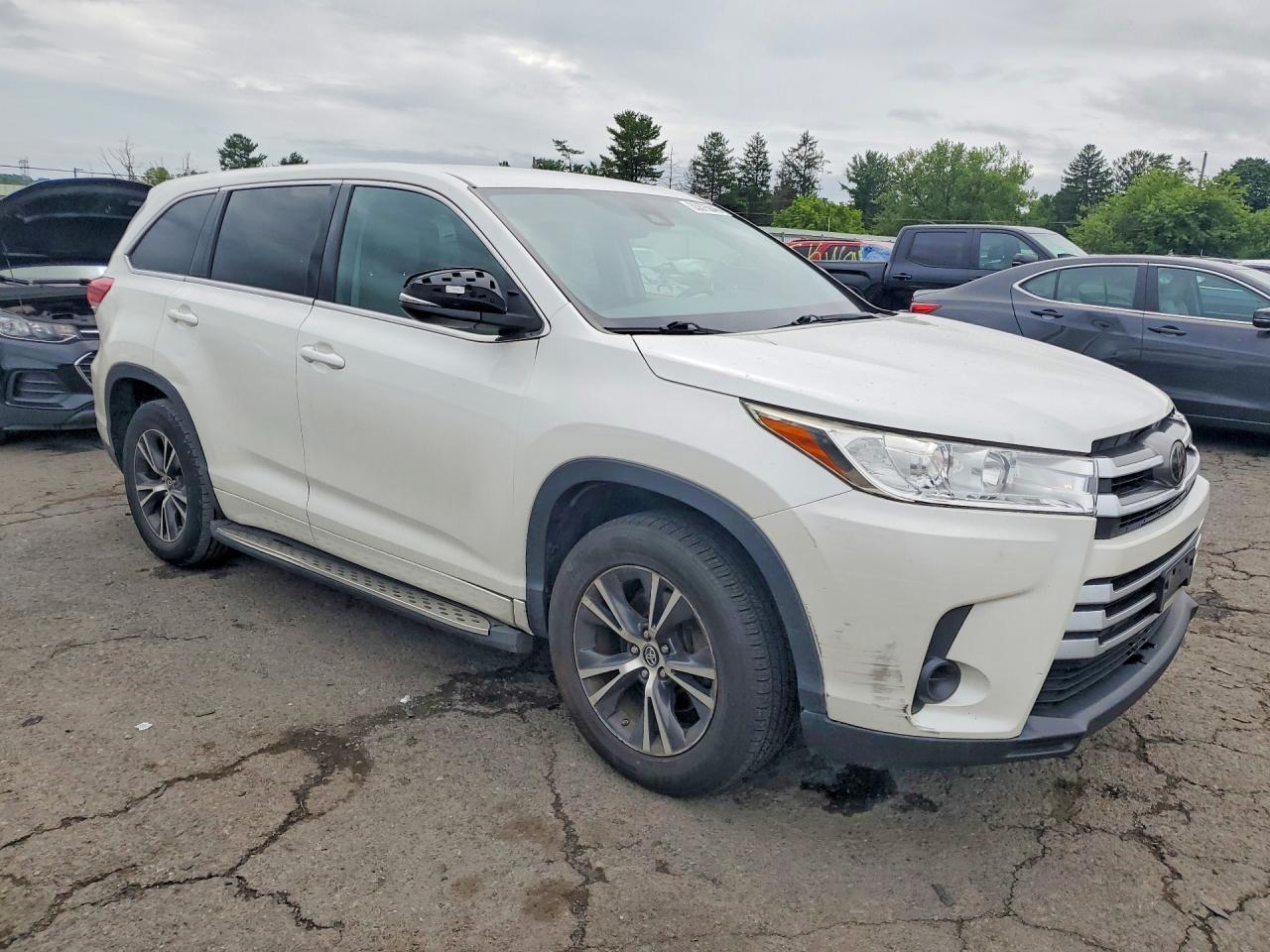 2017 Toyota Highlander Le - zdjęcie 4