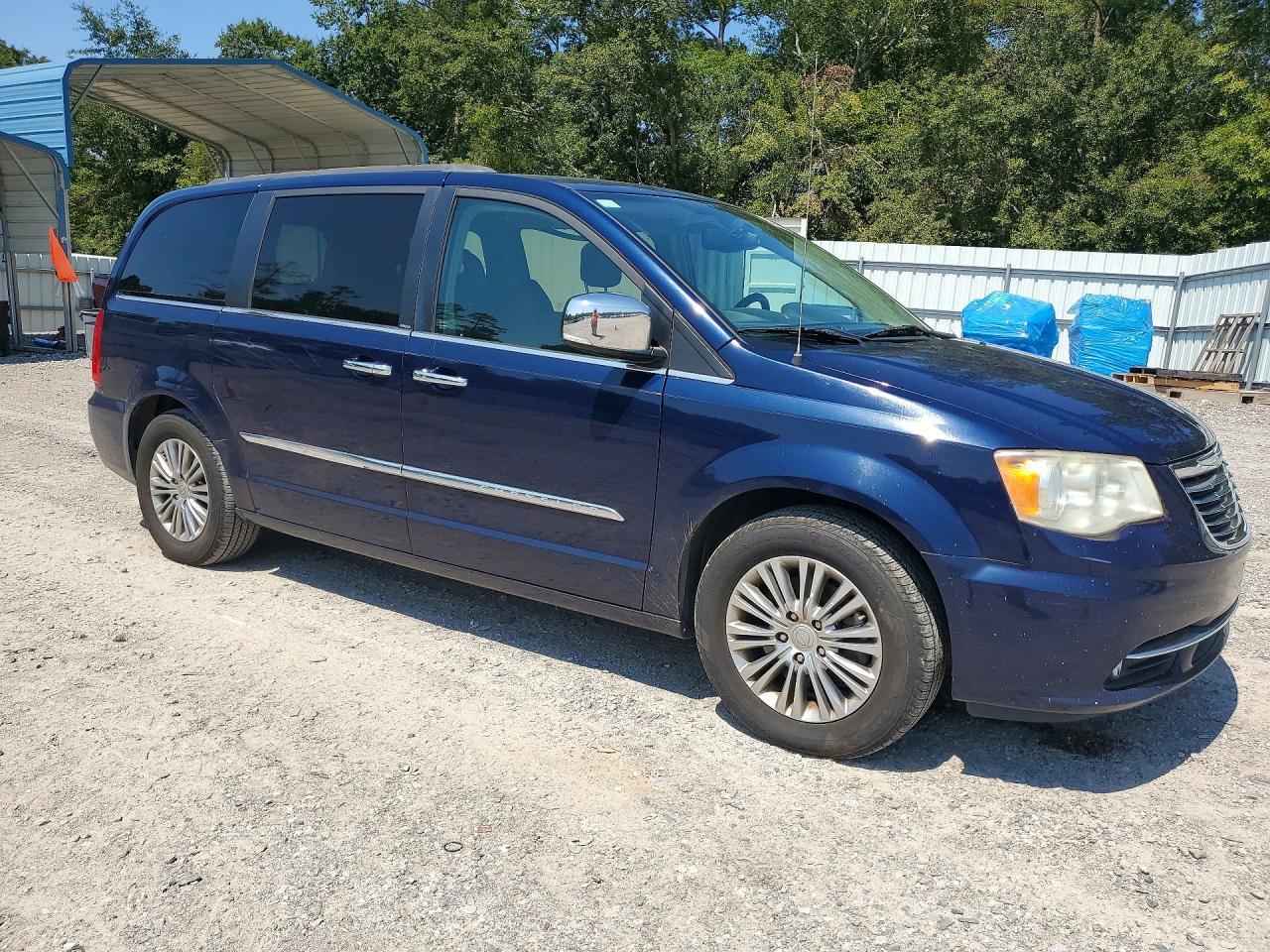 2013 Chrysler Town & Country Touring L - zdjęcie 4